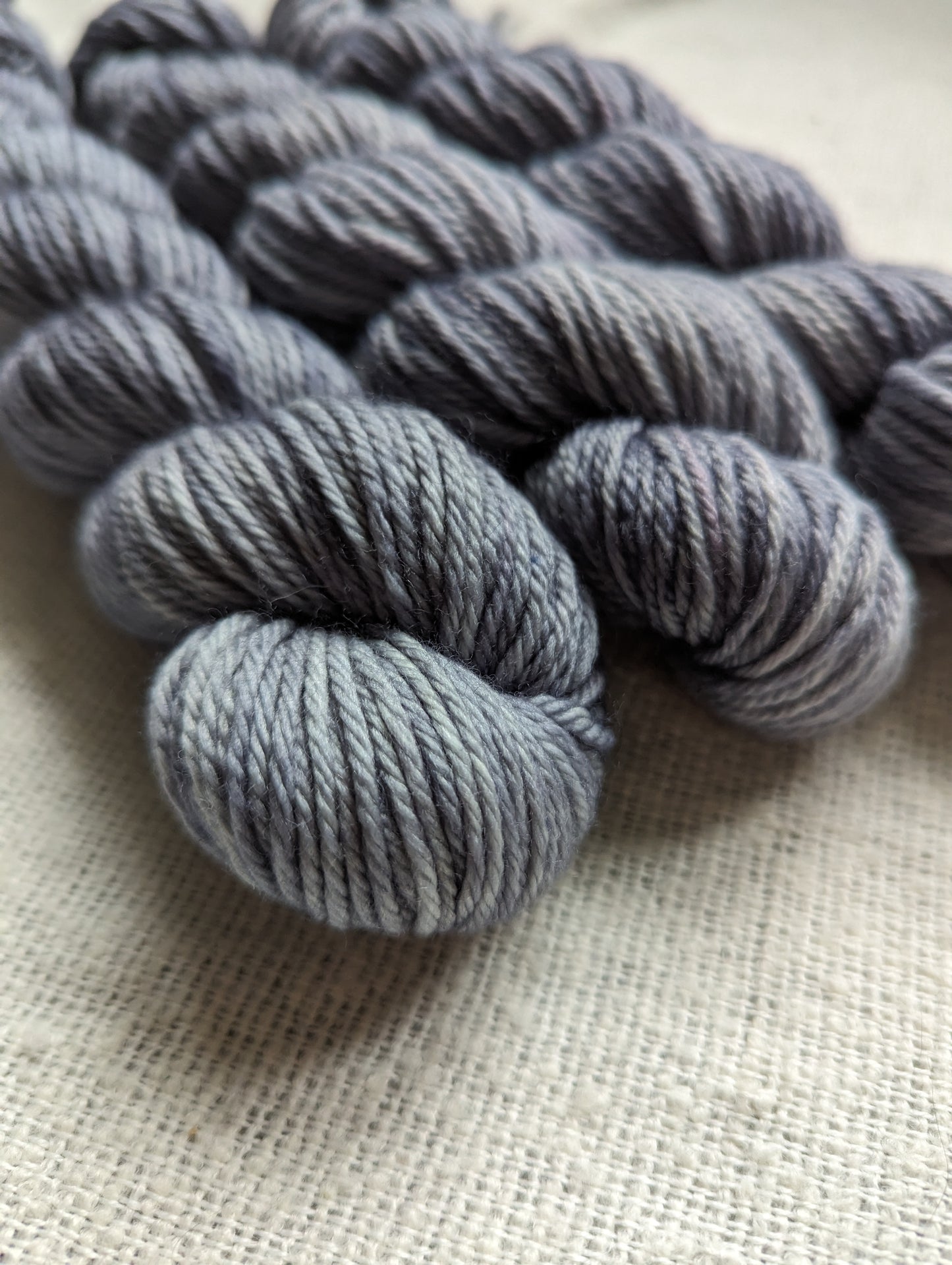 Suit | Smooth DK | 50g |