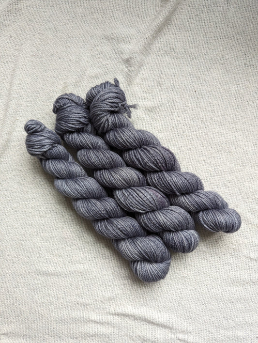 Suit | Smooth DK | 50g |