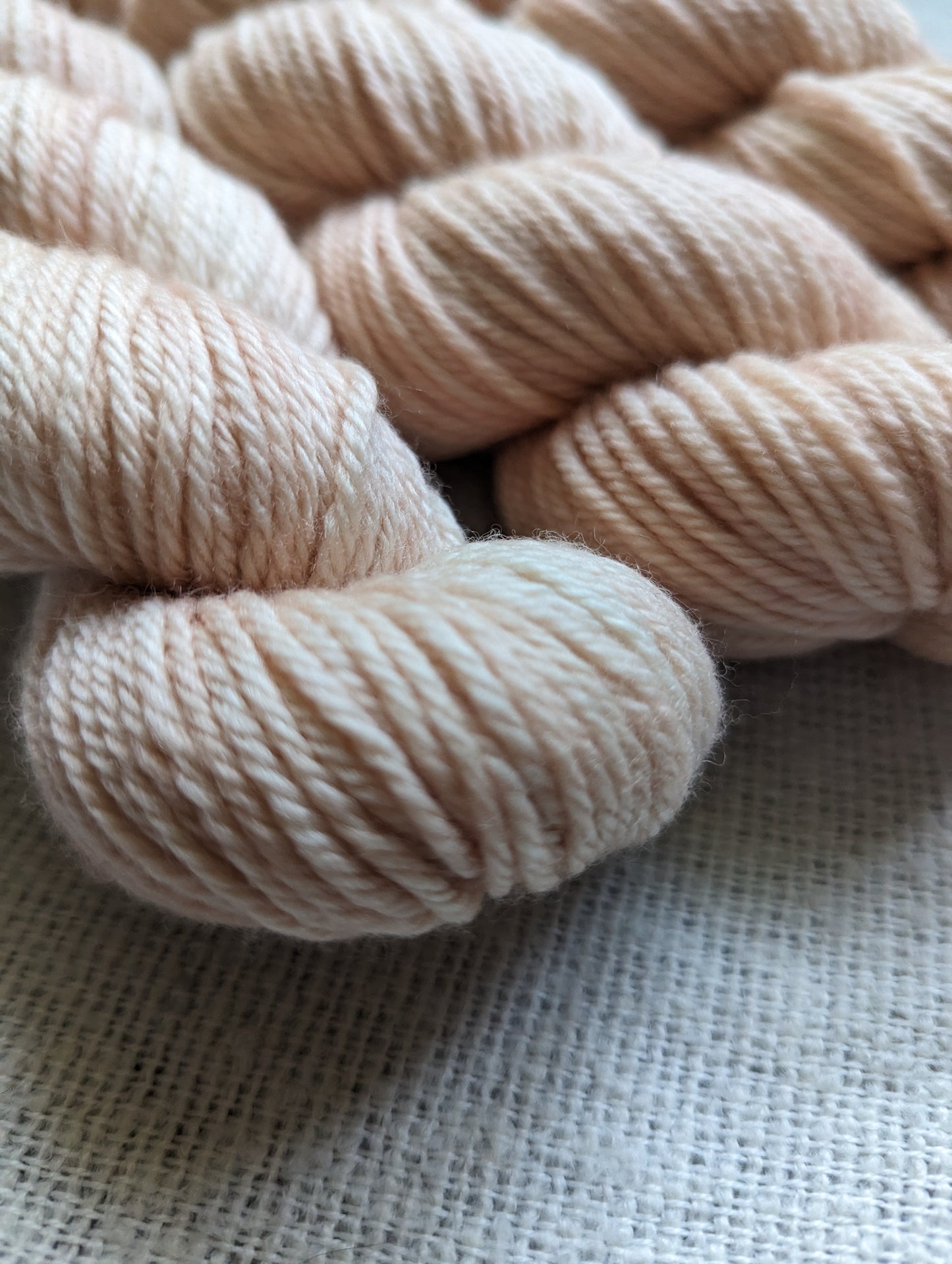 Blush Latte | Smooth DK | 50g |